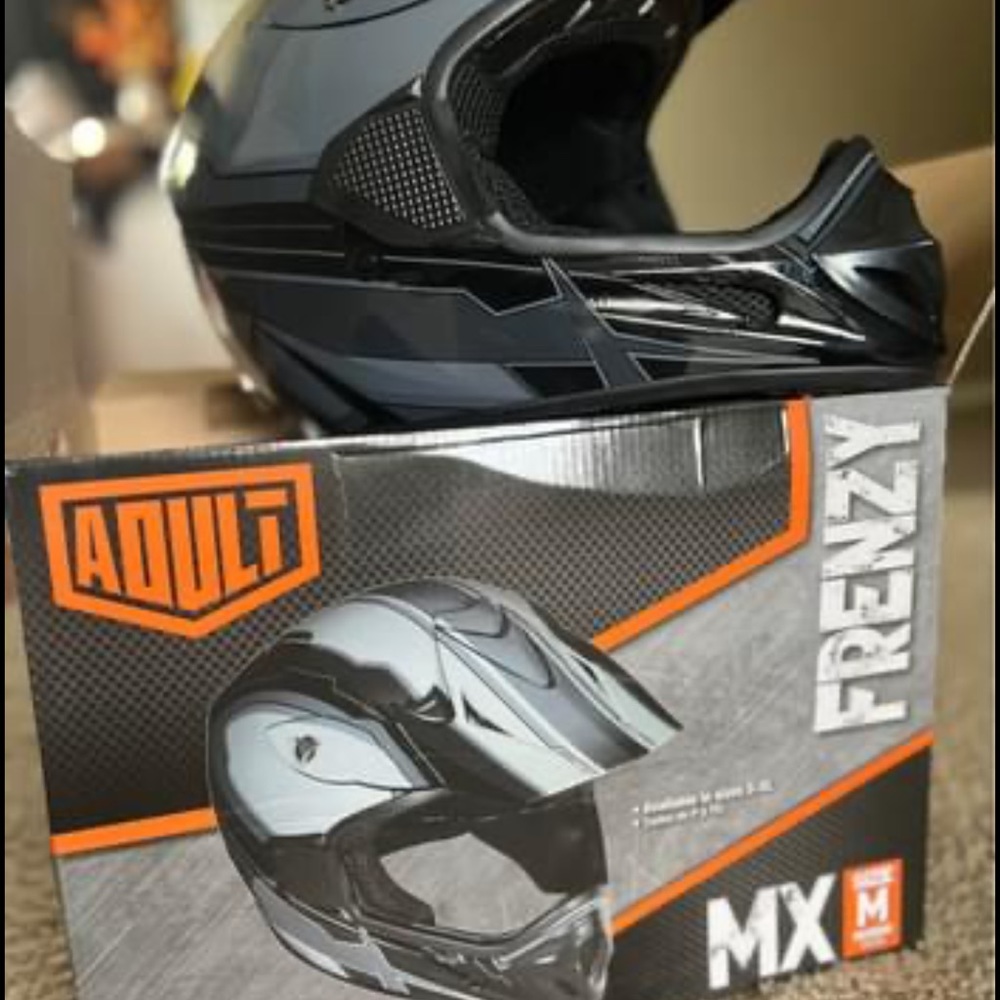 Adult medium helmet